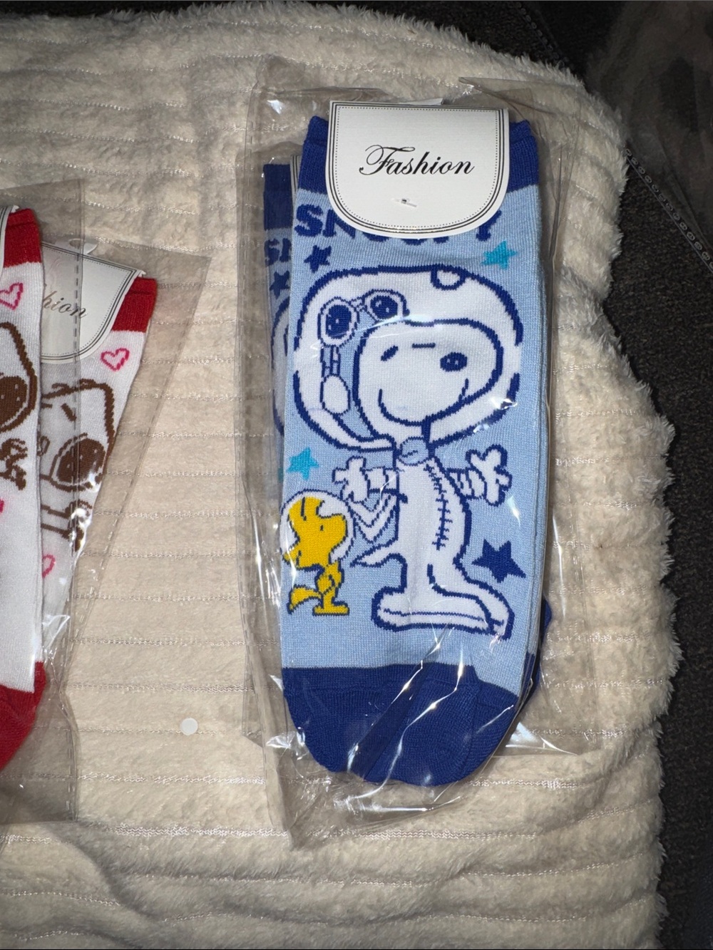 Snoopy NWT Graphic No-Show Socks - (4 Pairs) Size 4-10 - Picture 2 of 5